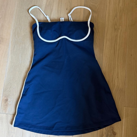 ALO Yoga Dresses & Skirts - Alo Airbrush Streamlined Dress - Navy/White